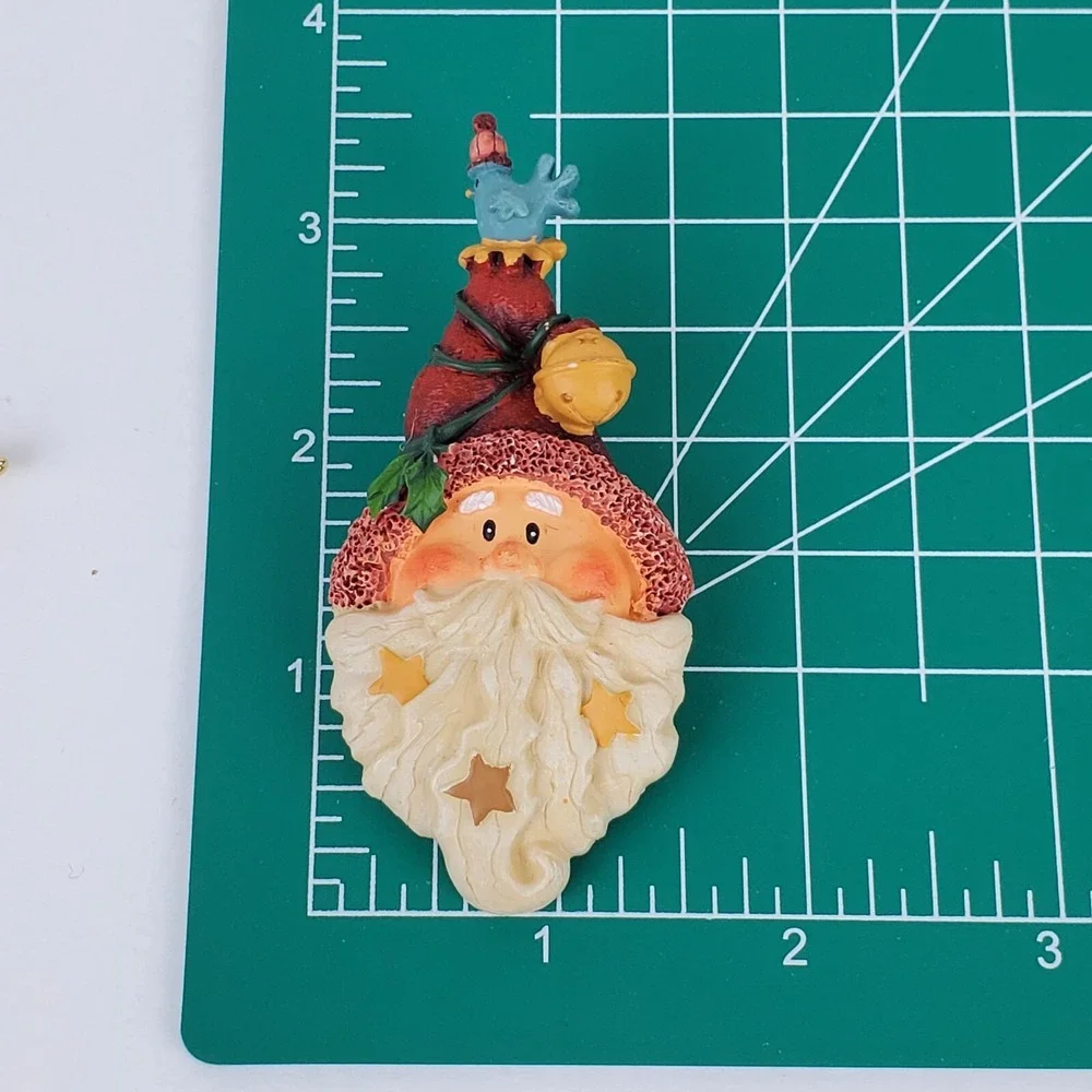 Vintage Resin Santa Claus Kris Kringle w/ Bluebird on Hat Christmas Pin Brooch